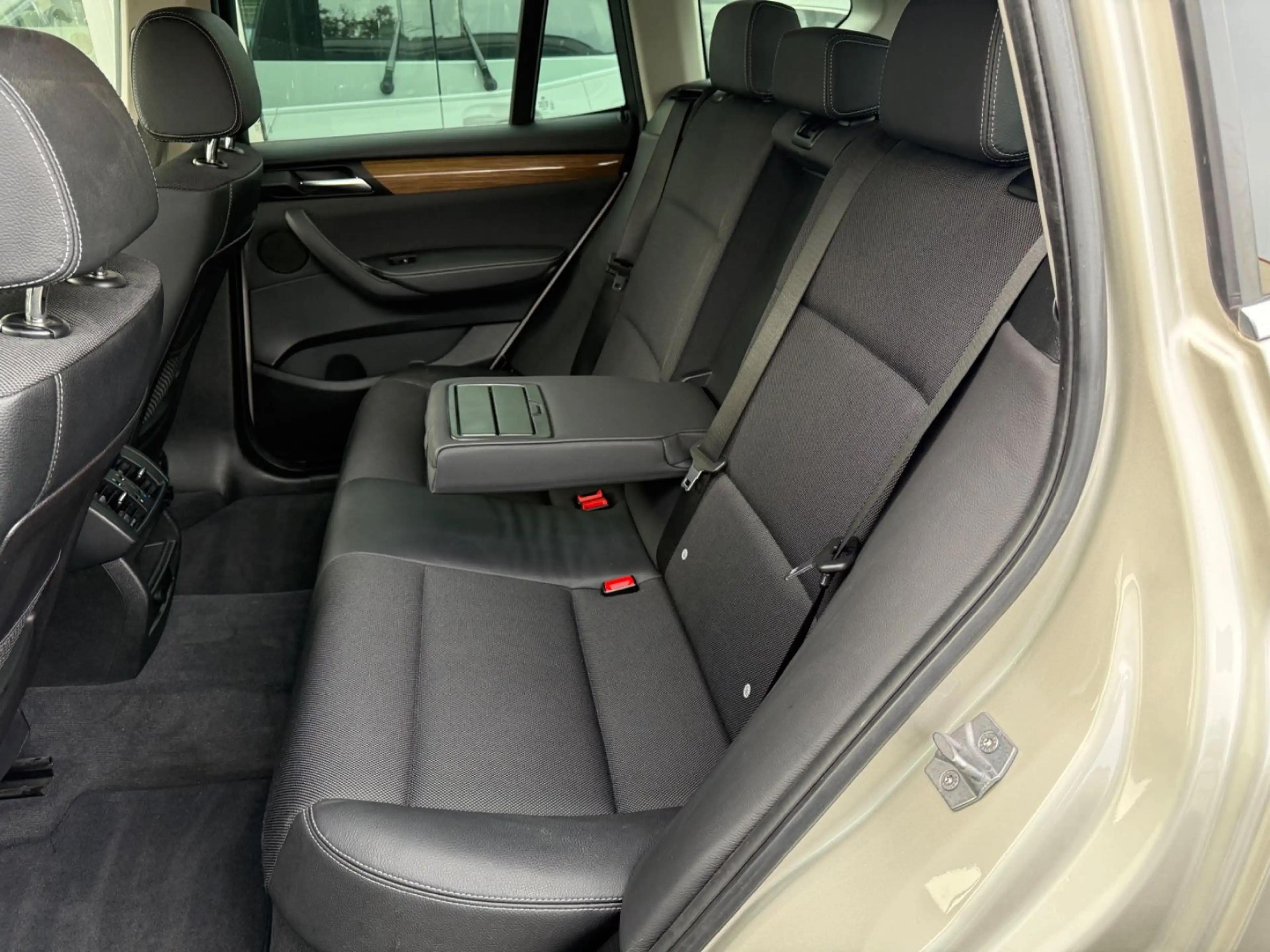 BMW X3 xDrive 20 d HUD NAVI AHK TEMPO SZHZG LM FELG — photo 11