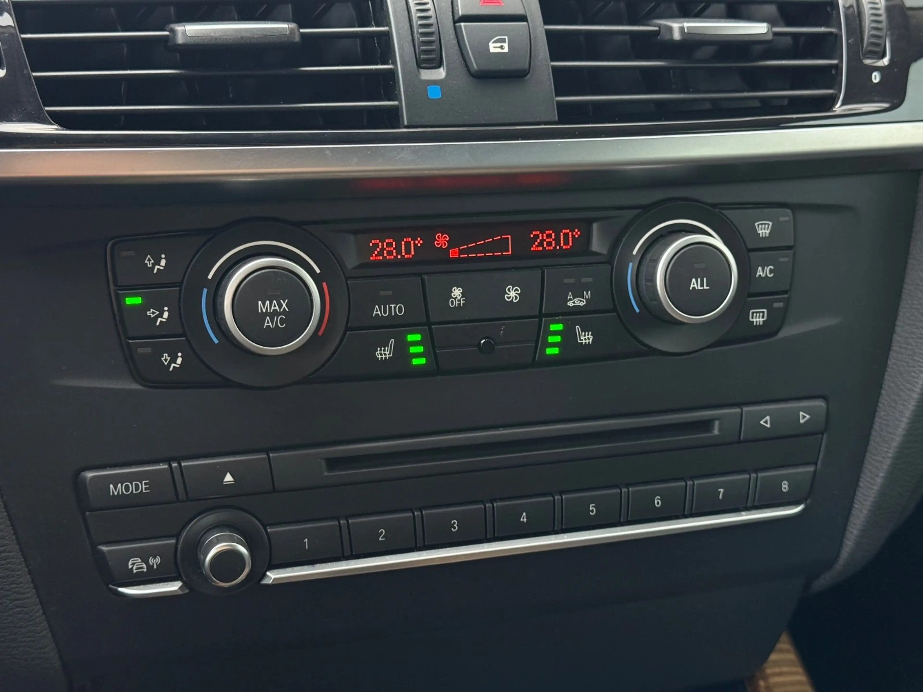 BMW X3 xDrive 20 d HUD NAVI AHK TEMPO SZHZG LM FELG — photo 15