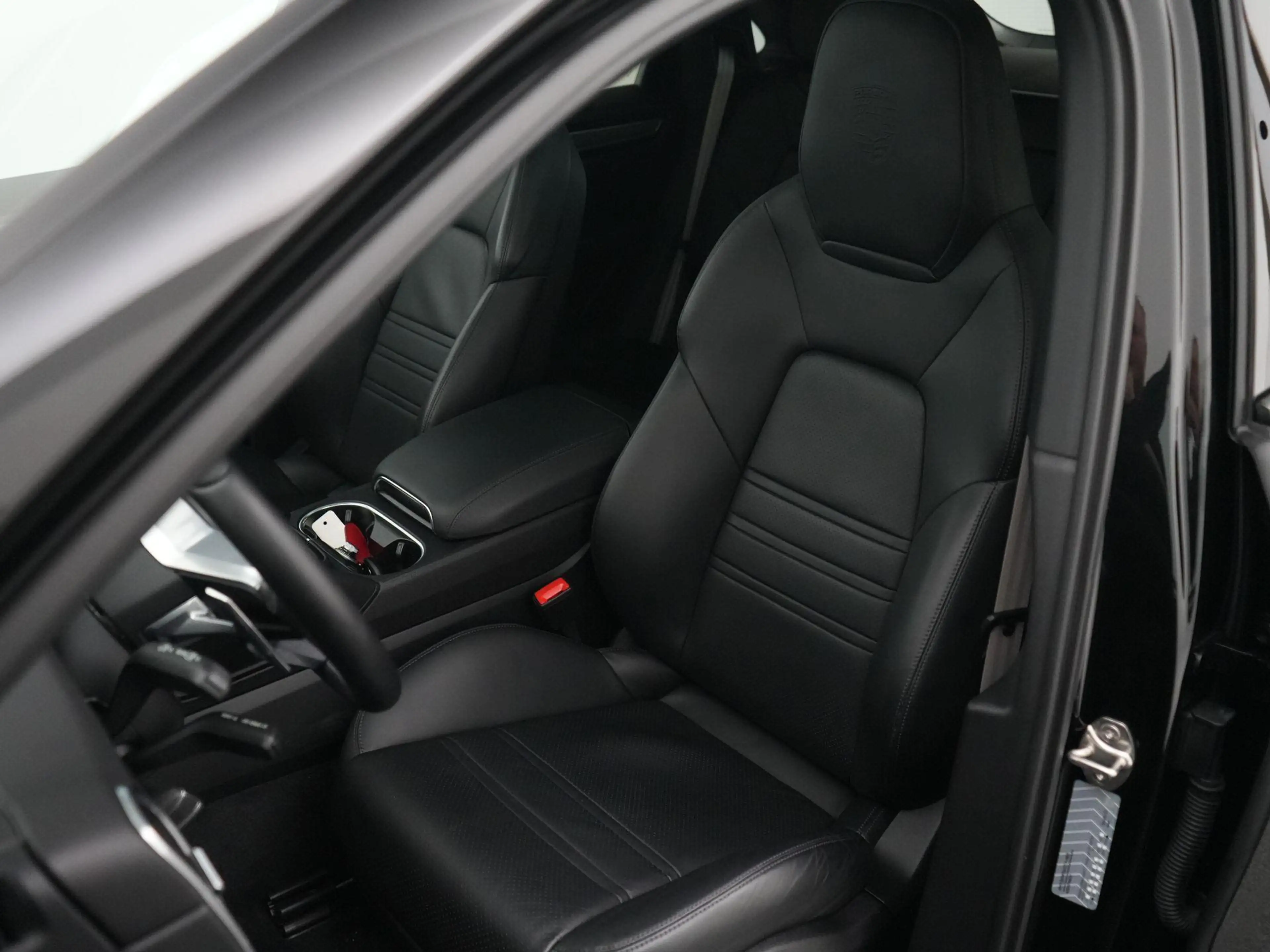 Porsche Cayenne E-Hybrid Coupé Platinum Edition — photo 4