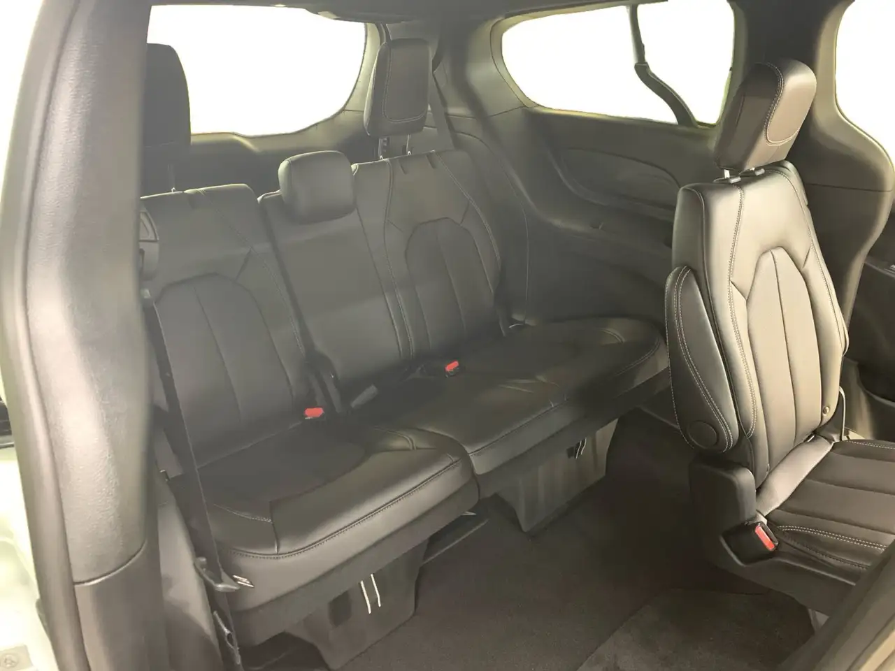 Chrysler Grand Caravan photo Chrysler Grand Caravan