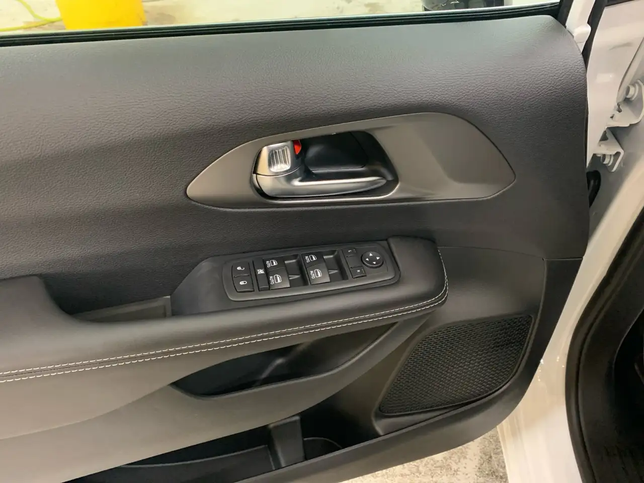 Chrysler Grand Caravan photo Chrysler Grand Caravan