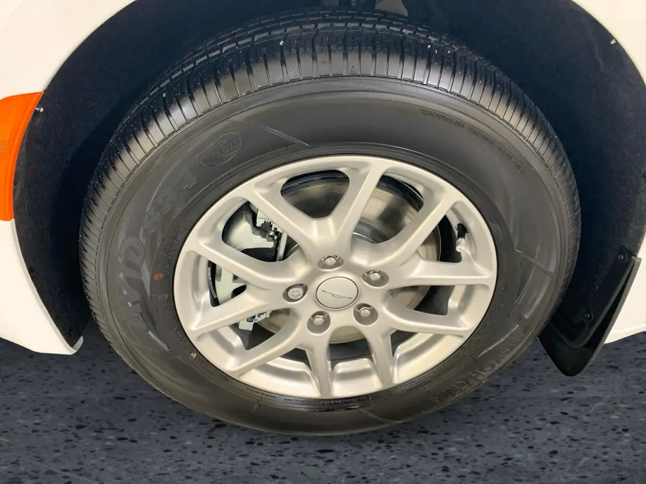 Chrysler Grand Caravan photo Chrysler Grand Caravan