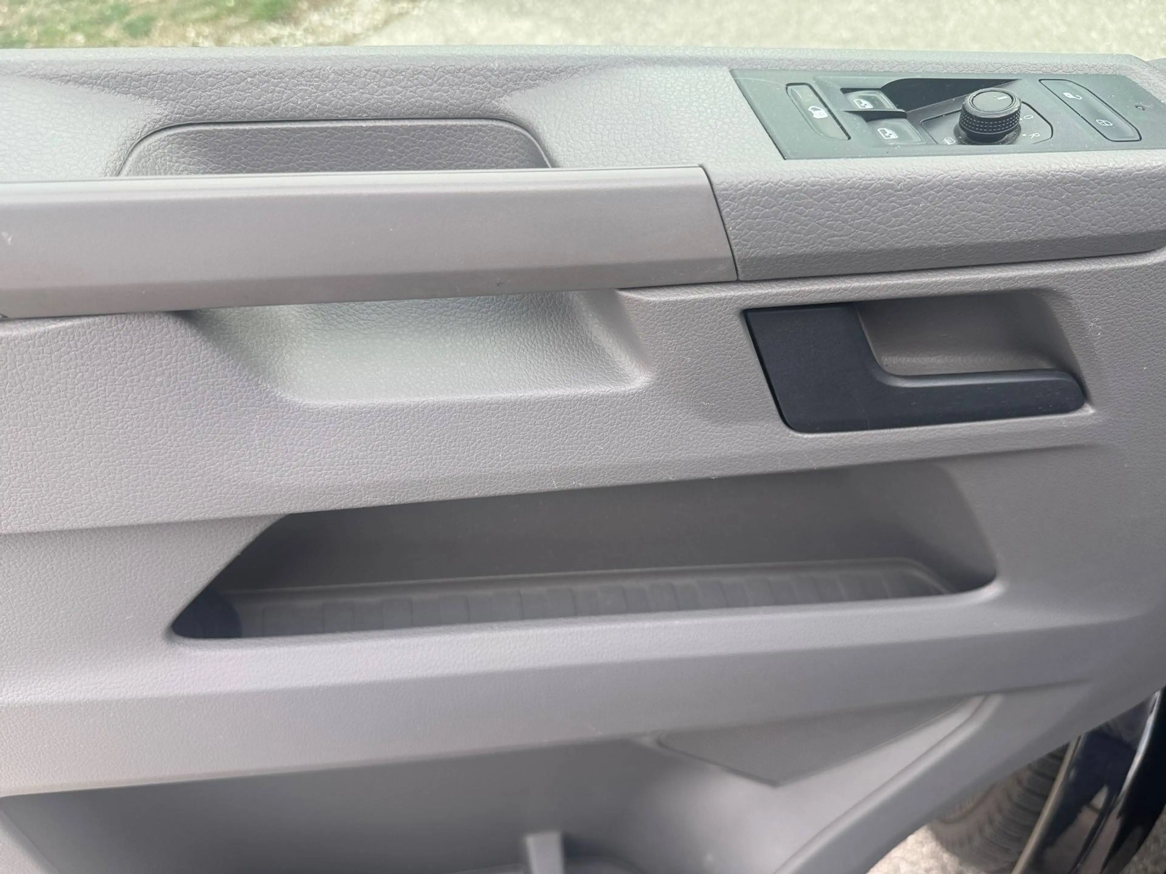 Volkswagen T6.1 Transporter FWD — photo 12