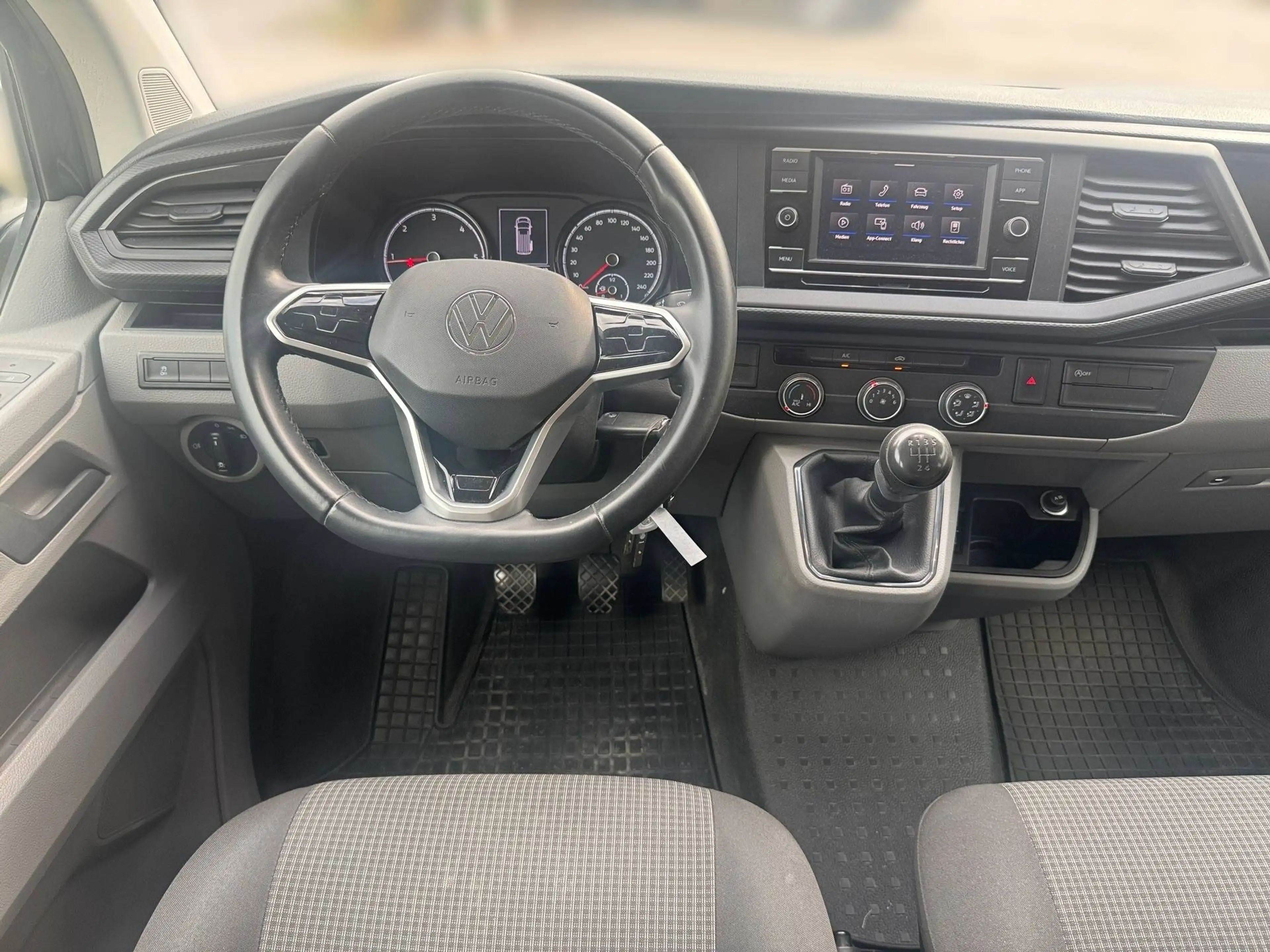 Volkswagen T6.1 Transporter FWD — photo 13
