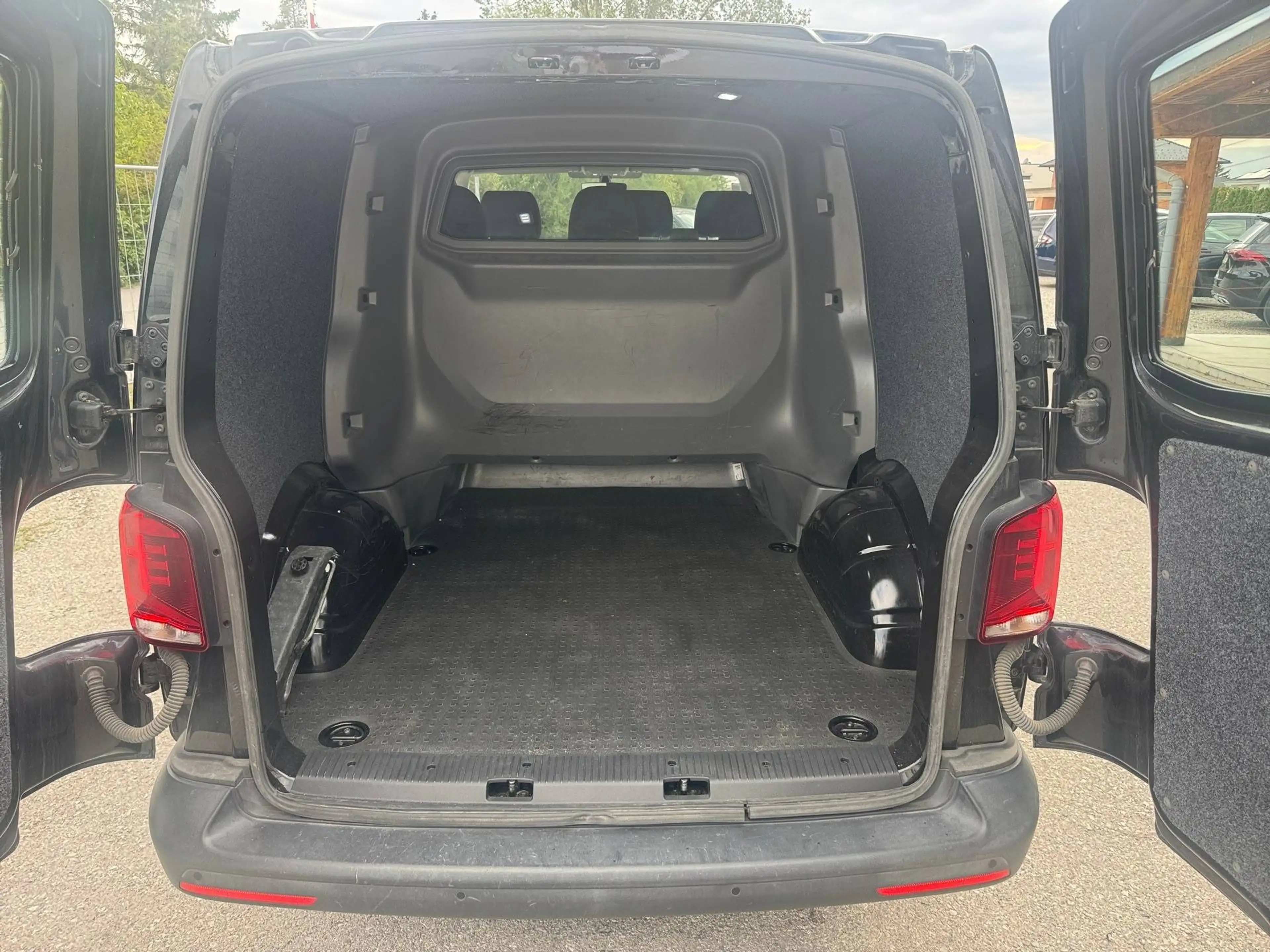 Volkswagen T6.1 Transporter FWD — photo 9