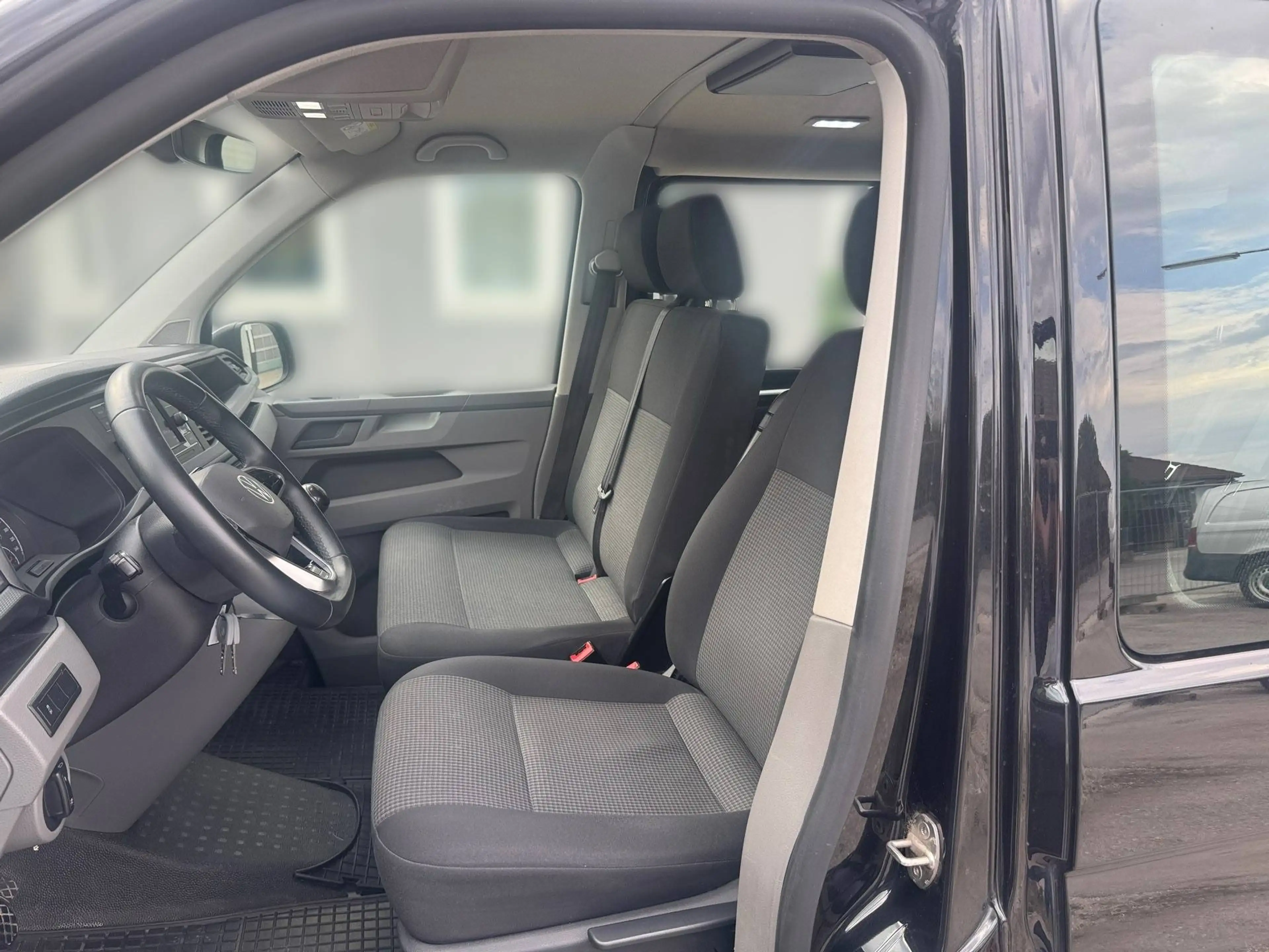 Volkswagen T6.1 Transporter FWD — photo 11