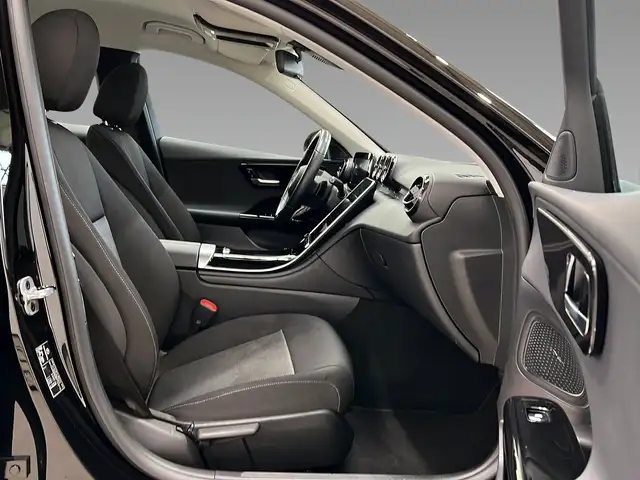 Mercedes-Benz C-Class view 12