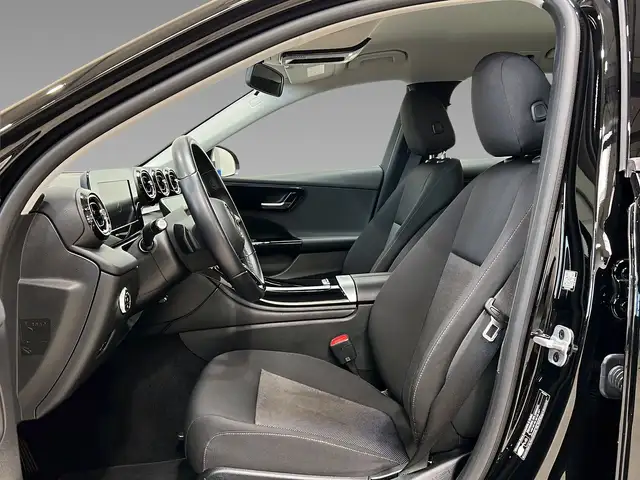 Mercedes-Benz C-Class view 9