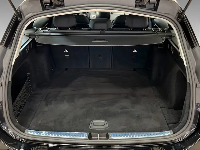 Mercedes-Benz C-Class view 8
