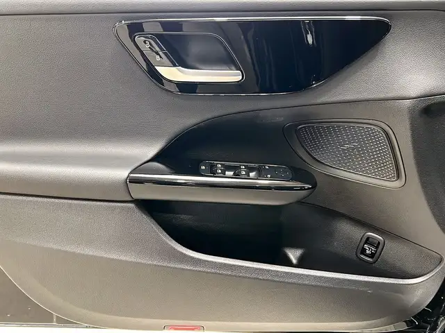 Mercedes-Benz C-Class view 13