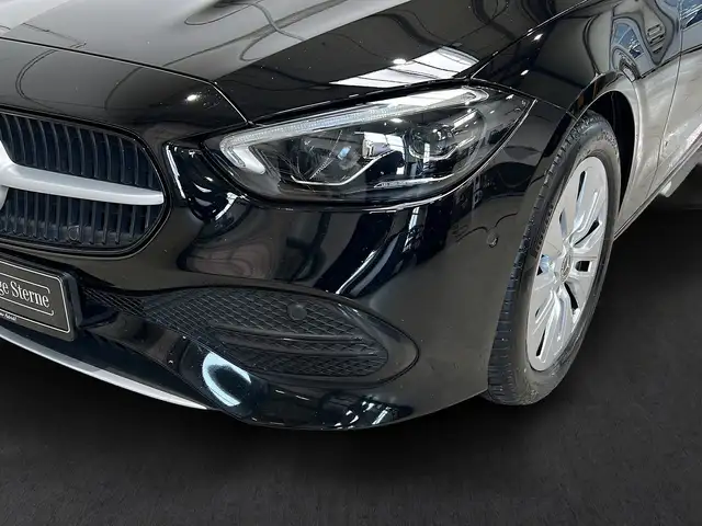 Mercedes-Benz C-Class view 3