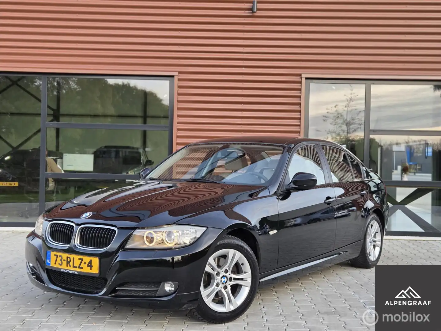 BMW 318 3-serie 318i Facelift NL auto 2e eigenaar|Leder|Na Zwart - 1