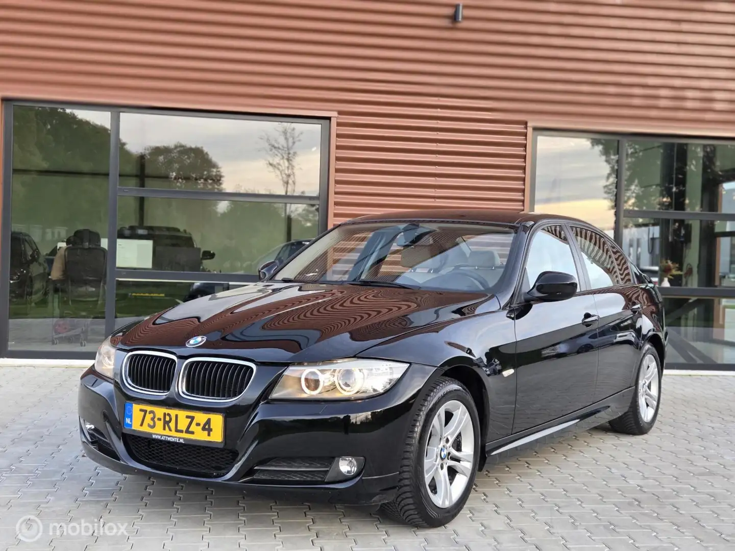 BMW 318 3-serie 318i Facelift NL auto 2e eigenaar|Leder|Na Zwart - 2