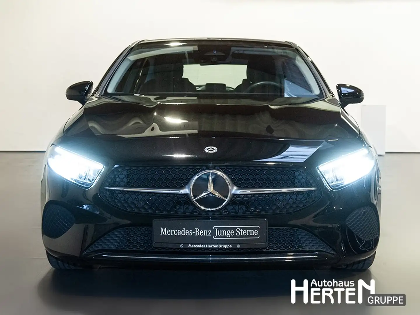 Mercedes-Benz A 200 d+PROGRESSIVE+LED+AHK+R-KAMERA+MBUX-NAVI+ Schwarz - 2