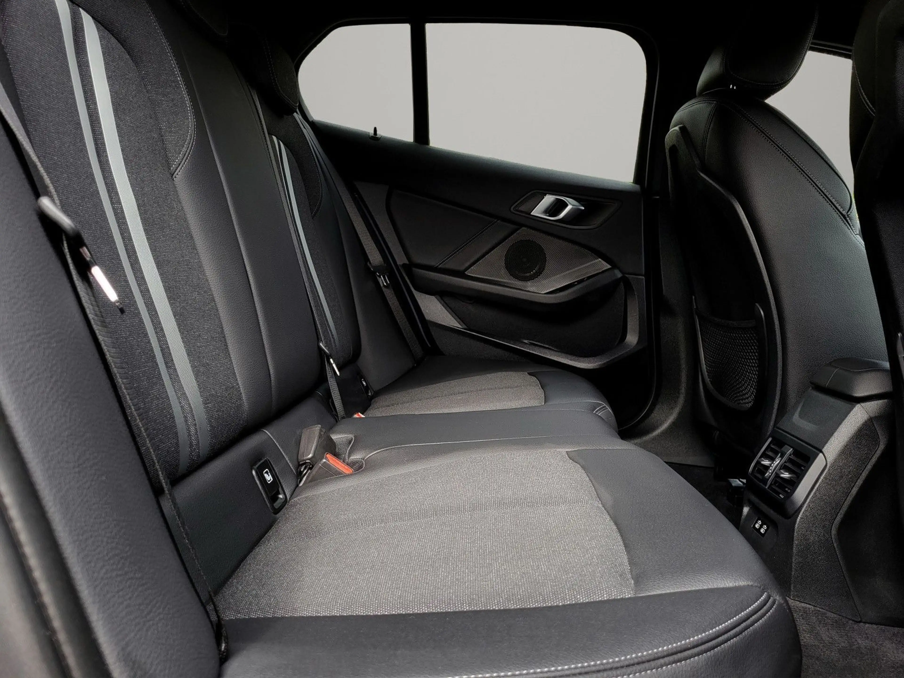 BMW 120 d Limousine Sport Line SHADOW-LINE|LED|18" — photo 12