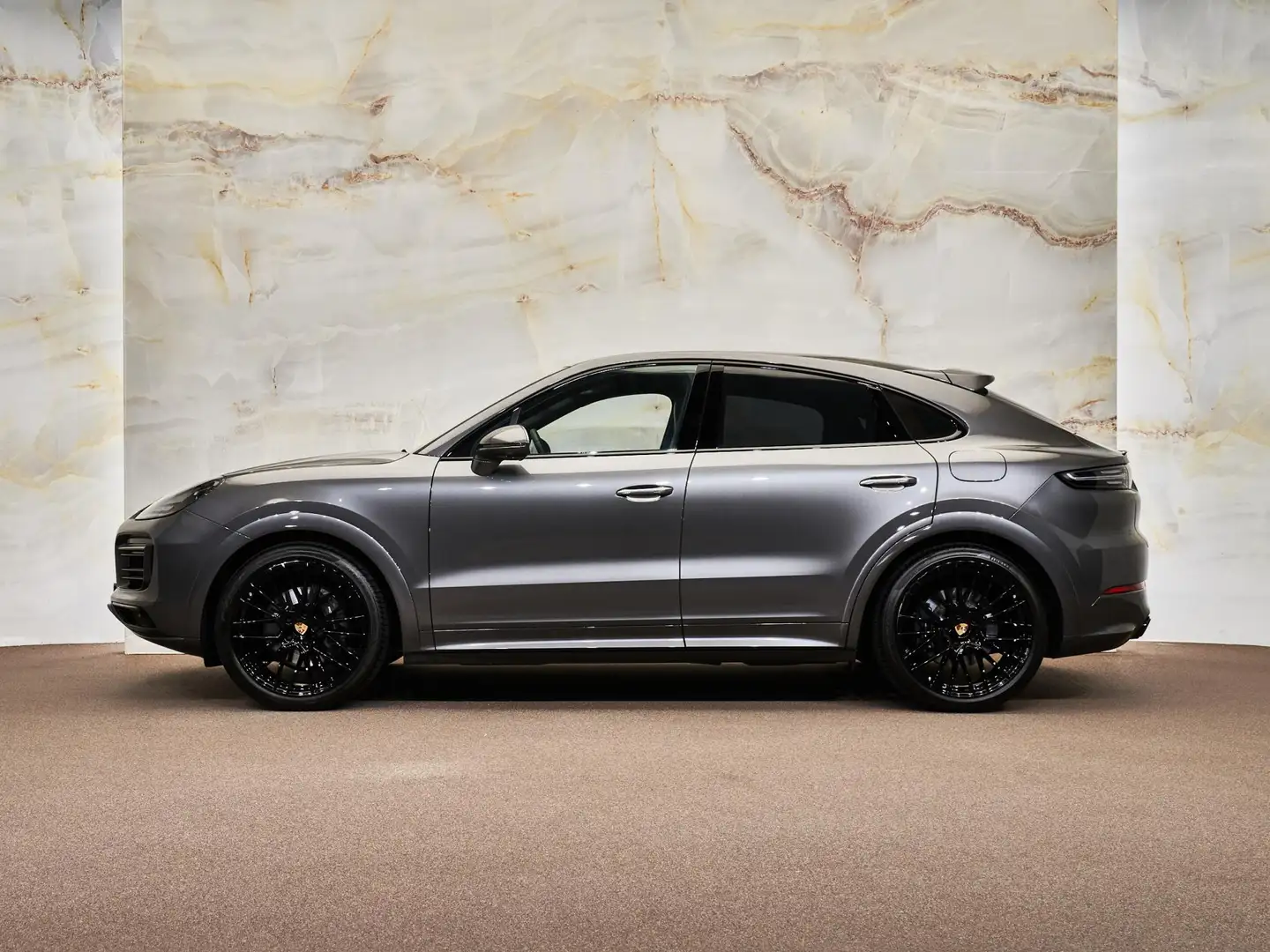 Porsche Cayenne Coupé 3.0 E-Hybrid, SportDesign, Burmester, PDLS, Grijs - 2
