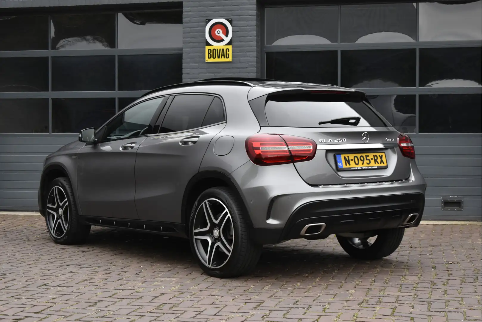 Mercedes-Benz GLA 250 4Matic White Art Edition Grigio - 2