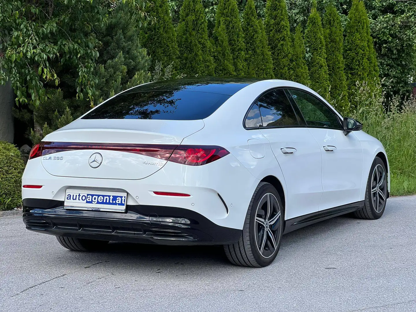 Mercedes-Benz CLA 350 350 4Matic AMG Line PANO AHK Weiß - 2