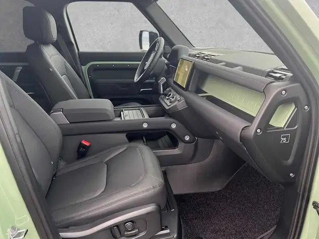 Land Rover Defender view 3