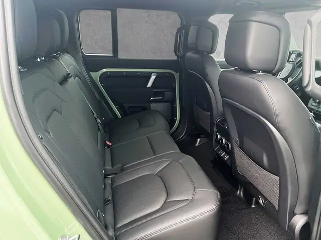 Land Rover Defender view 5
