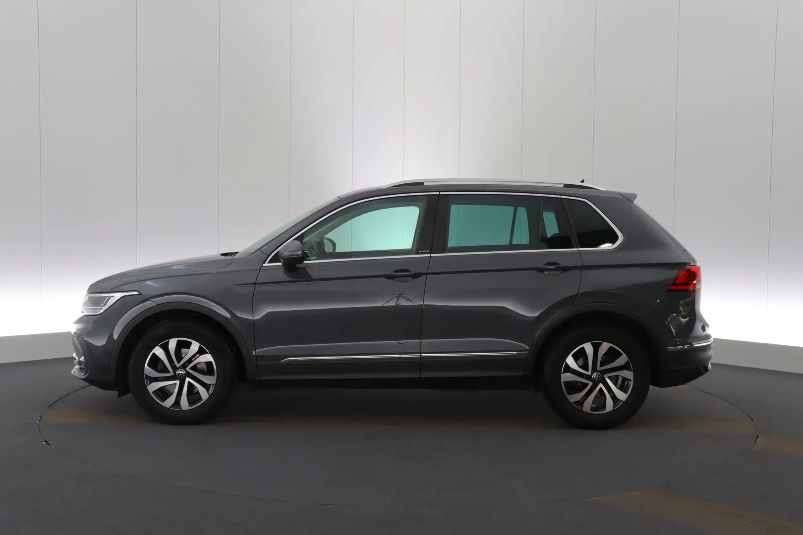 Volkswagen Tiguan 1.5 TSI Active DSG LED GPS CAM Carplay Verw. Zetel Gris - 2
