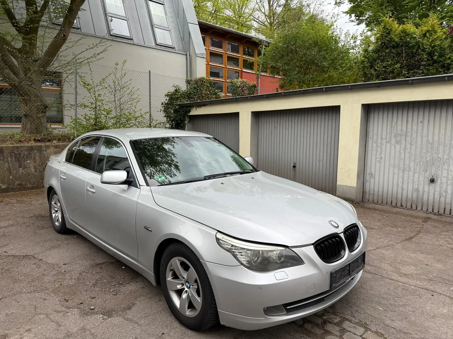 BMW 525 525i Aut.TÜV NEU,NAVI,SCHECKHEFT,SITZH.,TEMPOM. Plateado - 2