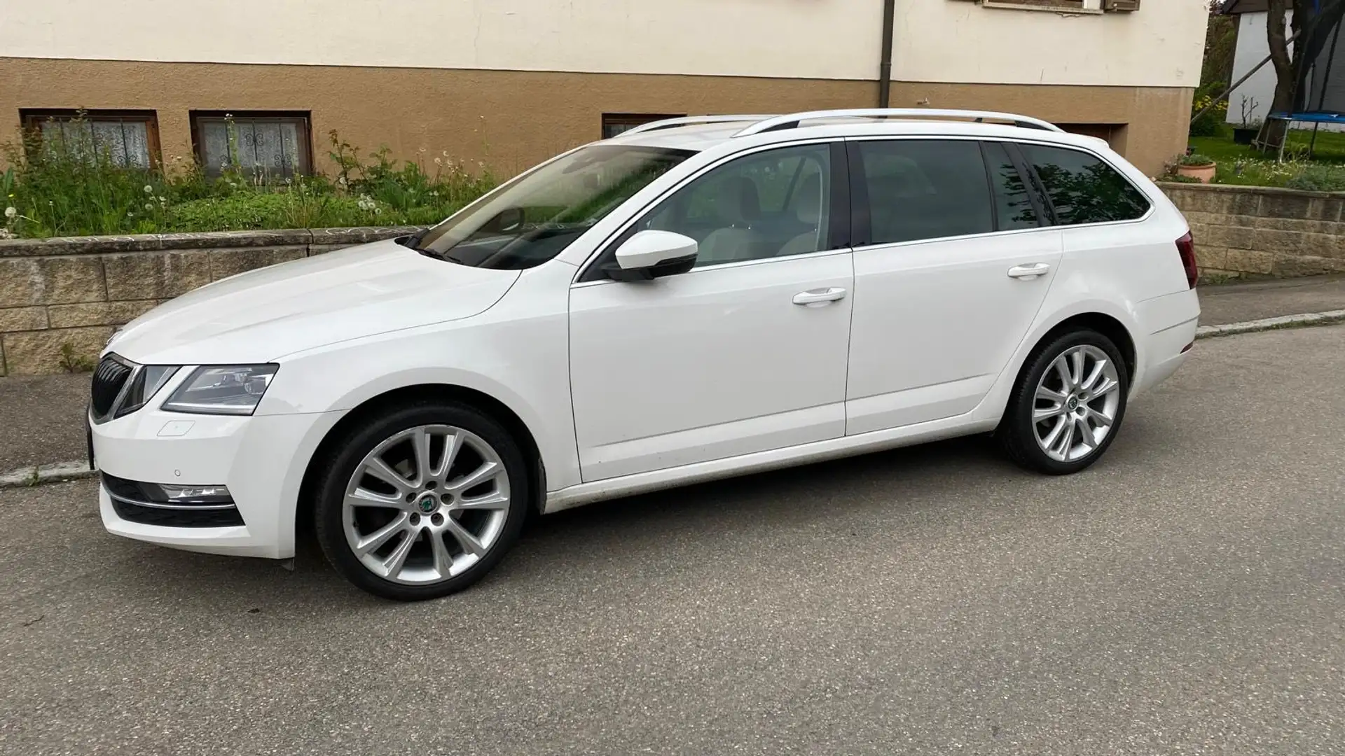 Skoda Octavia Premium Edition Weiß - 1