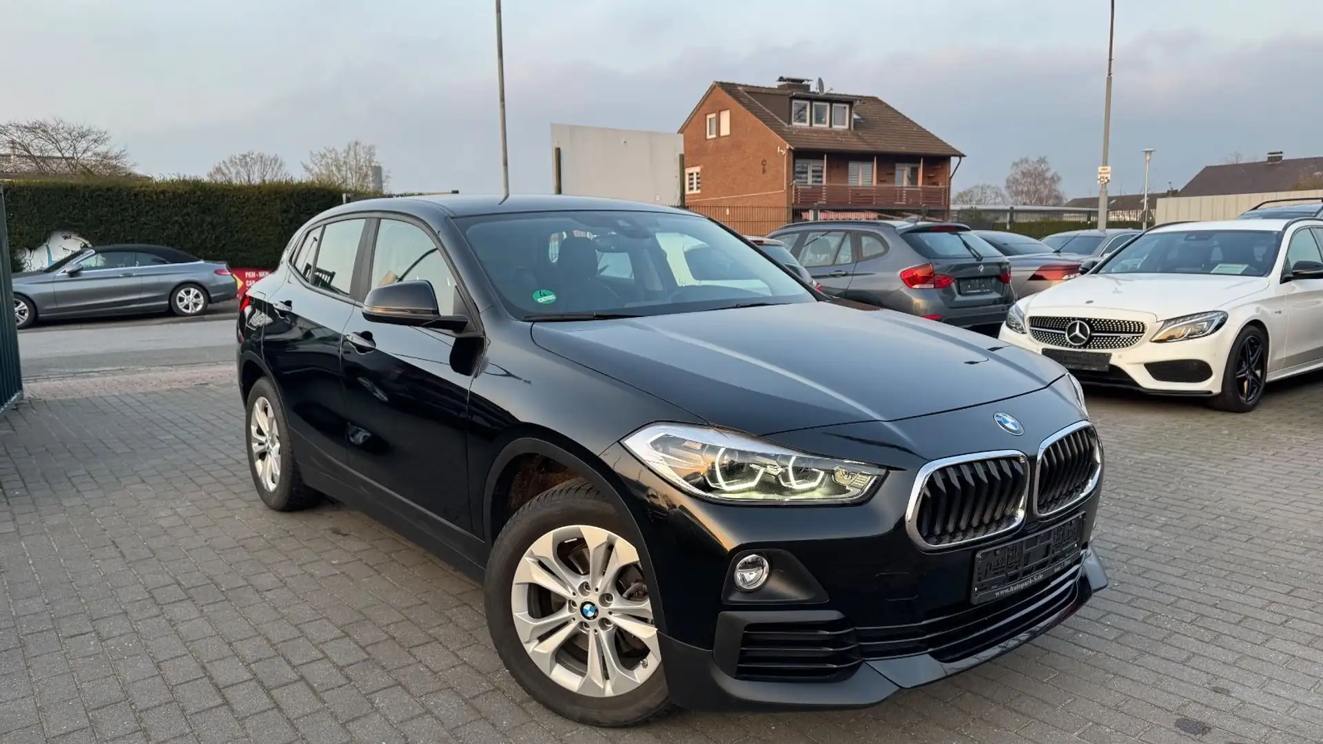BMW X2 Baureihe sDrive 18 d | NAVI |LED | LEDER| H&K Schwarz - 1