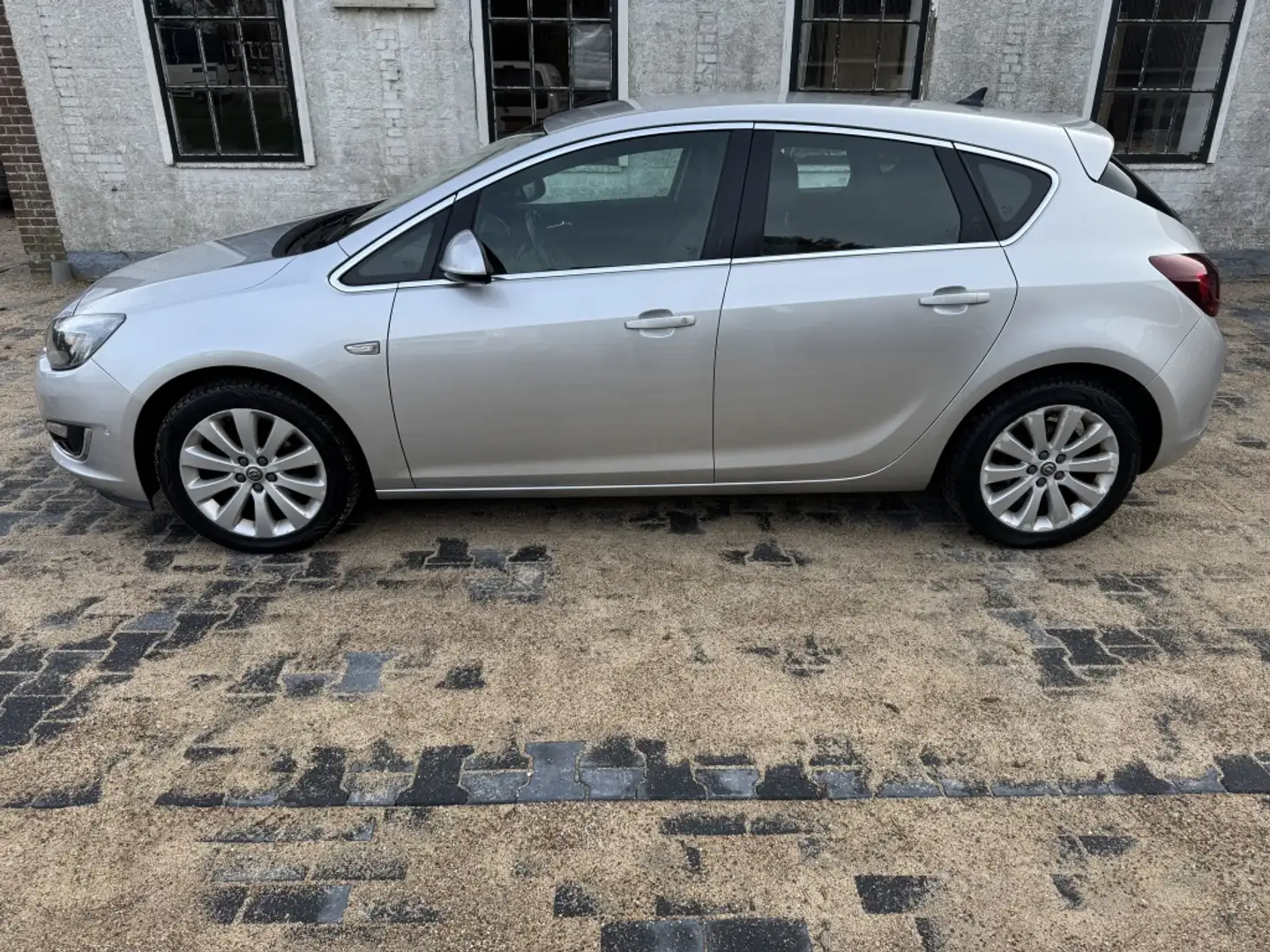 Opel Astra 1.4 Turbo Cosmo Gris - 2