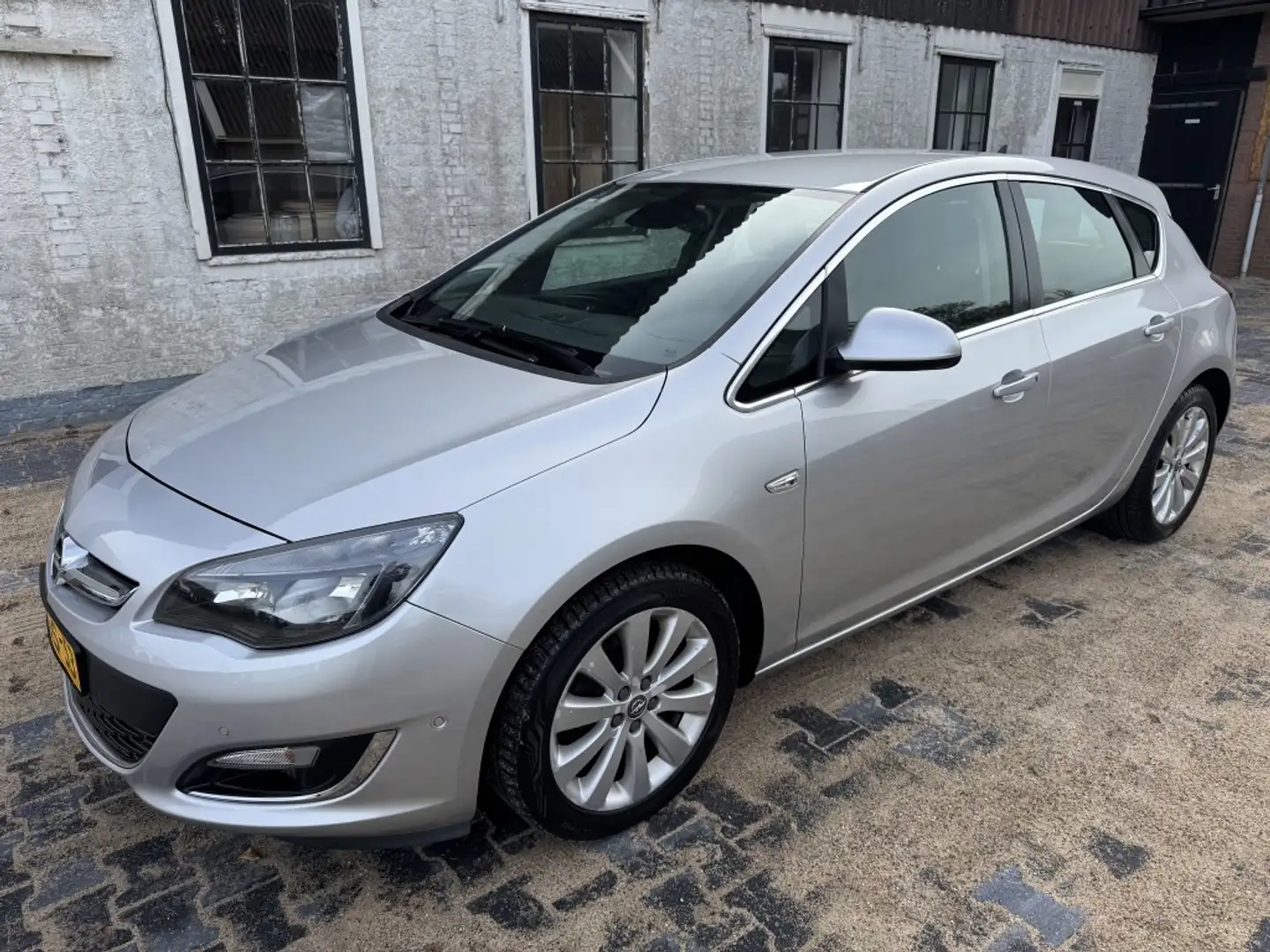 Opel Astra 1.4 Turbo Cosmo Gris - 1
