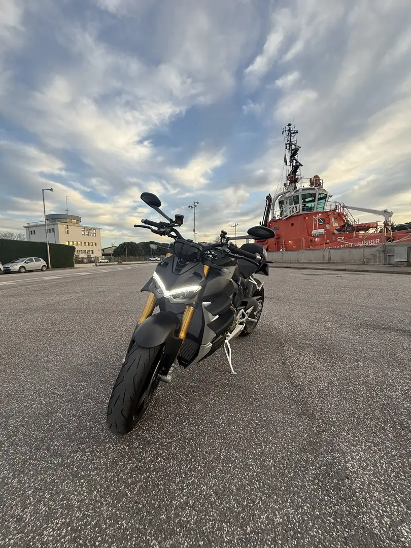 Ducati Streetfighter V4S - 1