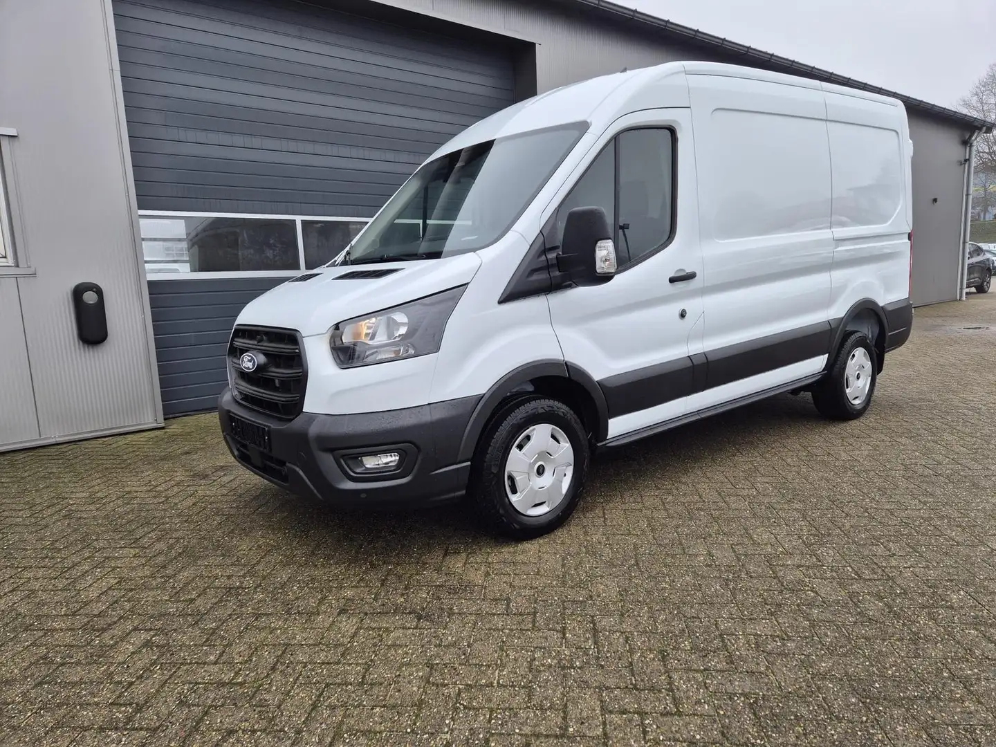 Ford Transit L2H2 2.0 EcoBlue 130PS Trend 3,5t 3-Sitzer AHK ... Weiß - 1