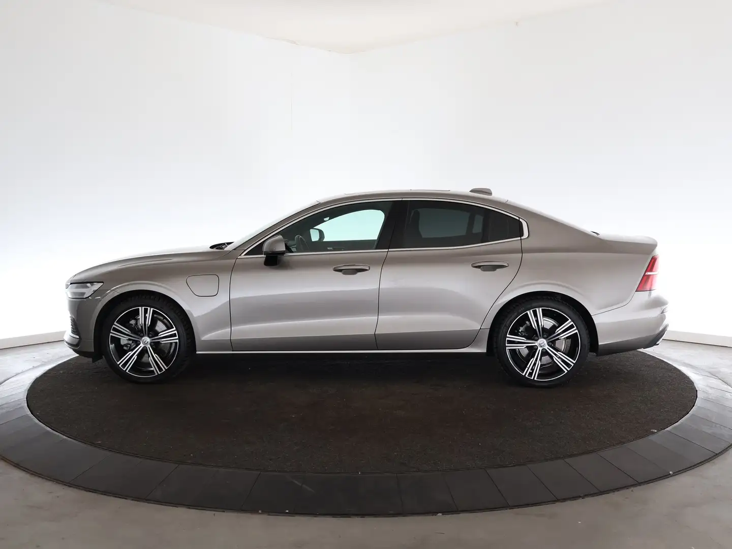 Volvo S60 2.0 Recharge T6 AWD Inscription | Leder | Panorama Grijs - 2
