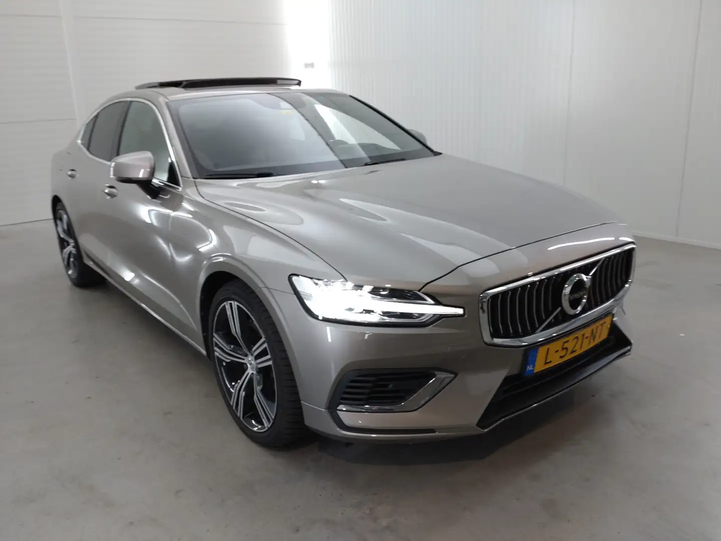 Volvo S60 2.0 Recharge T6 AWD Inscription | Verwacht | Leder Grijs - 2