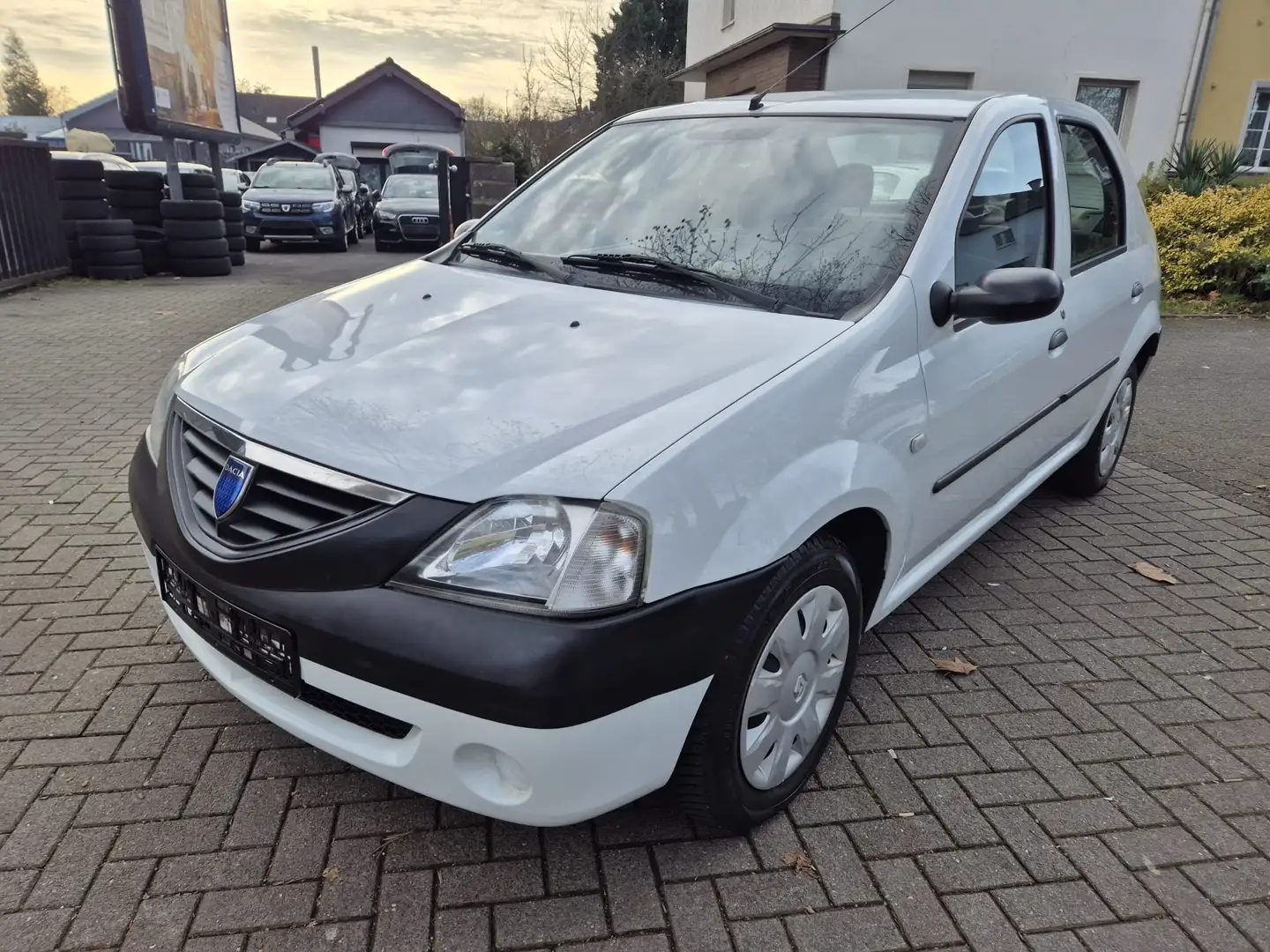 Dacia Logan Ambiance/ TÜV Neu/ Inspektion neu Weiß - 2