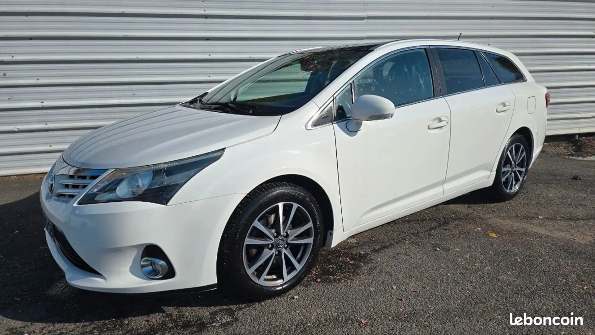 Toyota Avensis Avensis MC SW 124 D-4D FAP SkyView Blanc - 1
