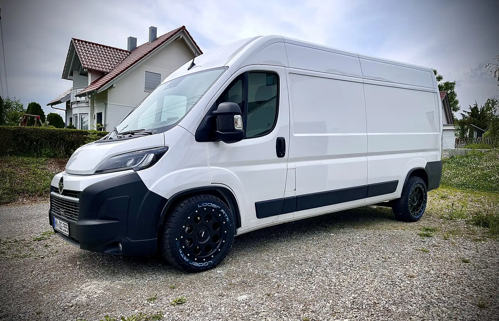 Opel Movano mit Delta 4x4 Felgen & Loder AT Offroad Reifen - 2