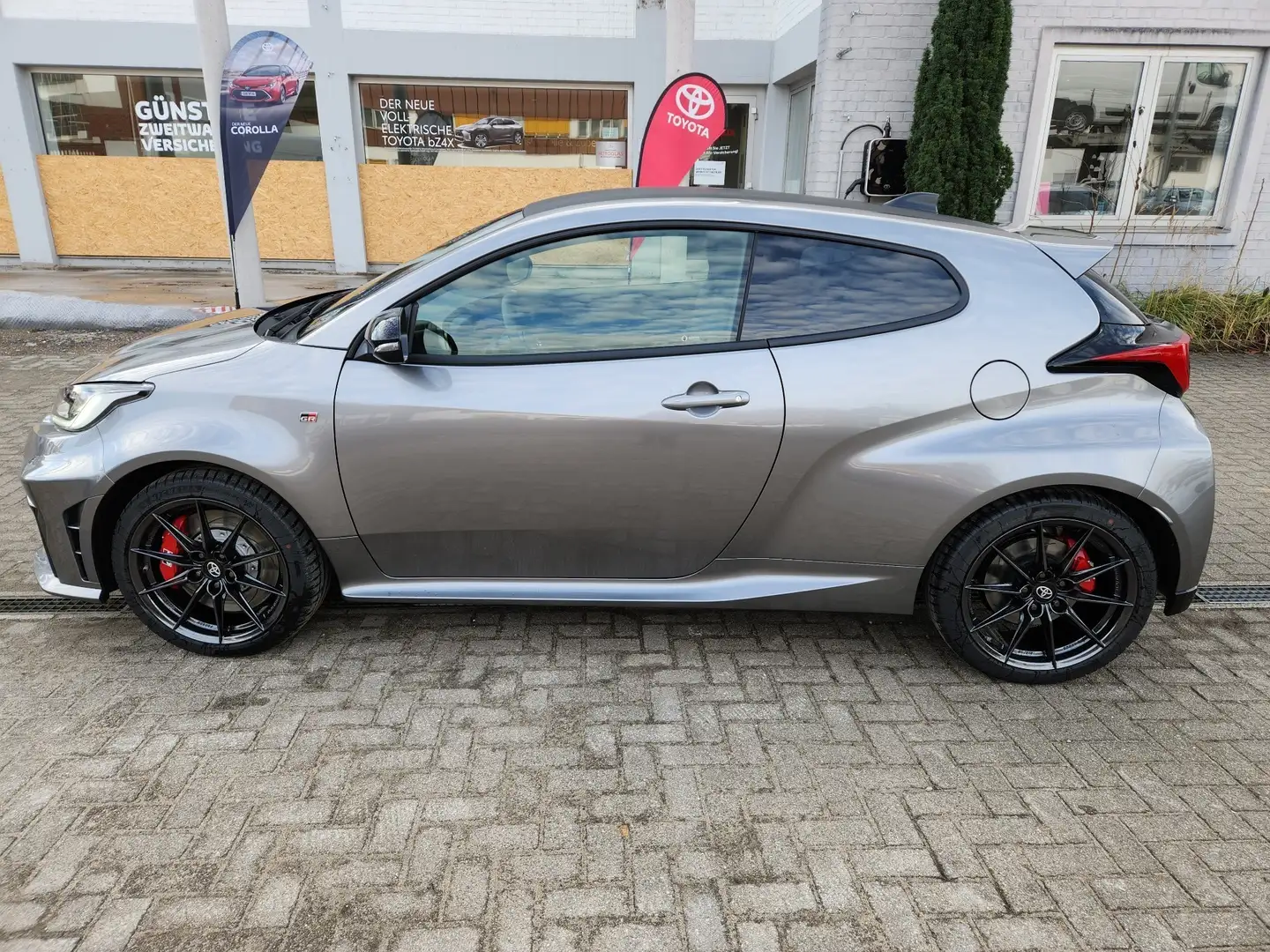 Toyota Yaris GR YARIS HIGH PERFORMANCE AWD komplett Grau - 2