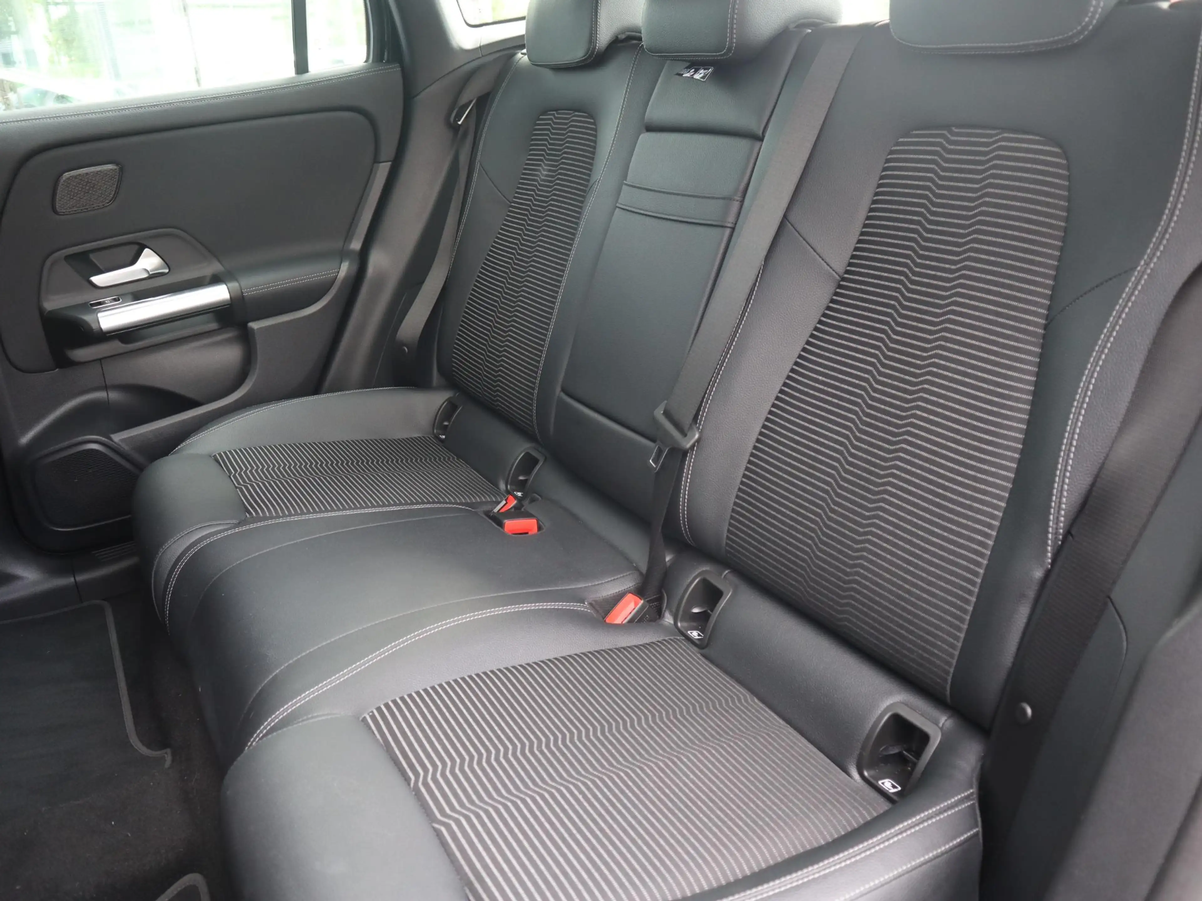 Mercedes-Benz EQA 250 Business Solution Luxury 67 kWh l Keyless l Achter — photo 10