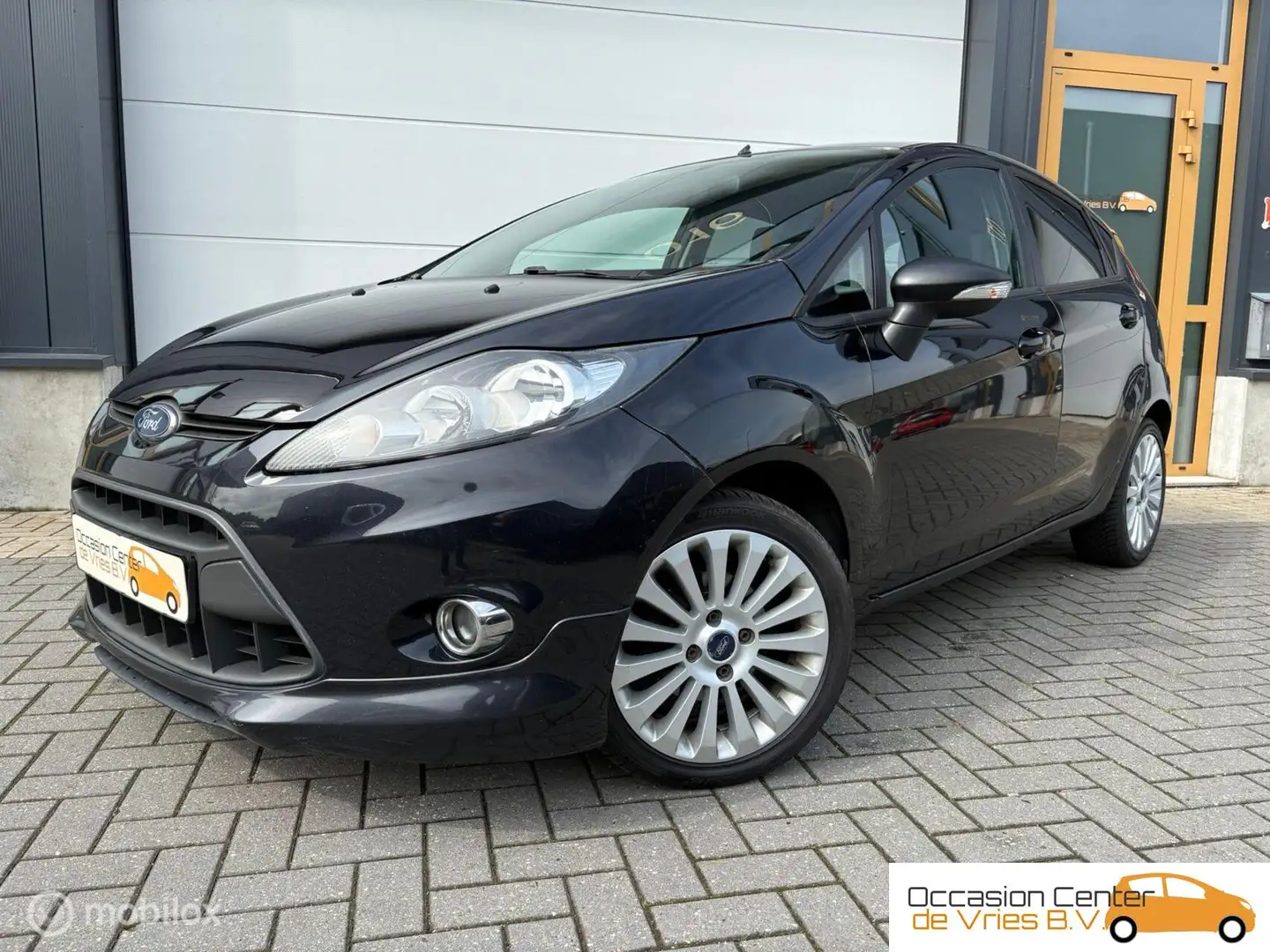 Ford Fiesta 1.25 ST-Line Airco Velgen Stoelverwarm Bluetooth Zwart - 1