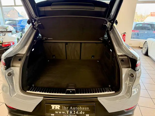 Porsche Cayenne view 12