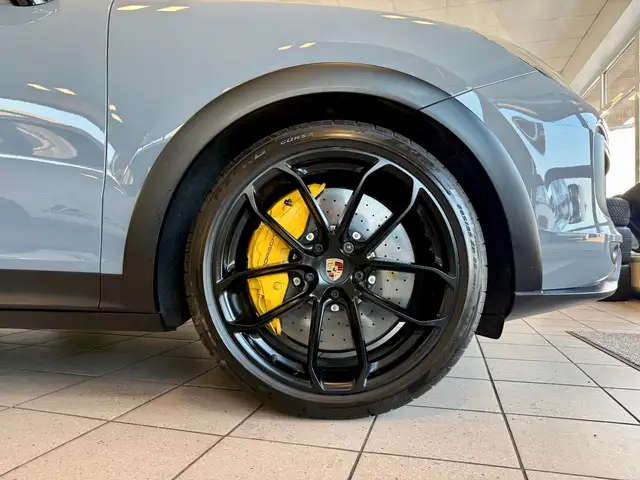 Porsche Cayenne view 7