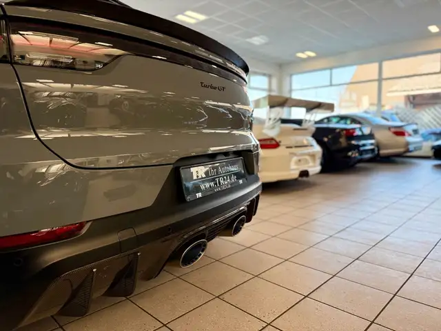 Porsche Cayenne view 6