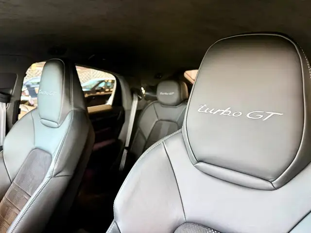 Porsche Cayenne view 9