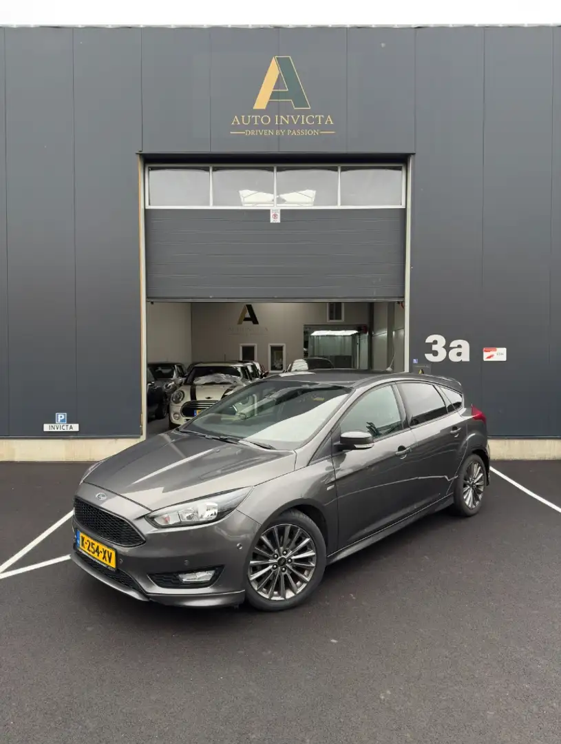 Ford Focus 1.0 EcoBoost ST Line Business Grijs - 2