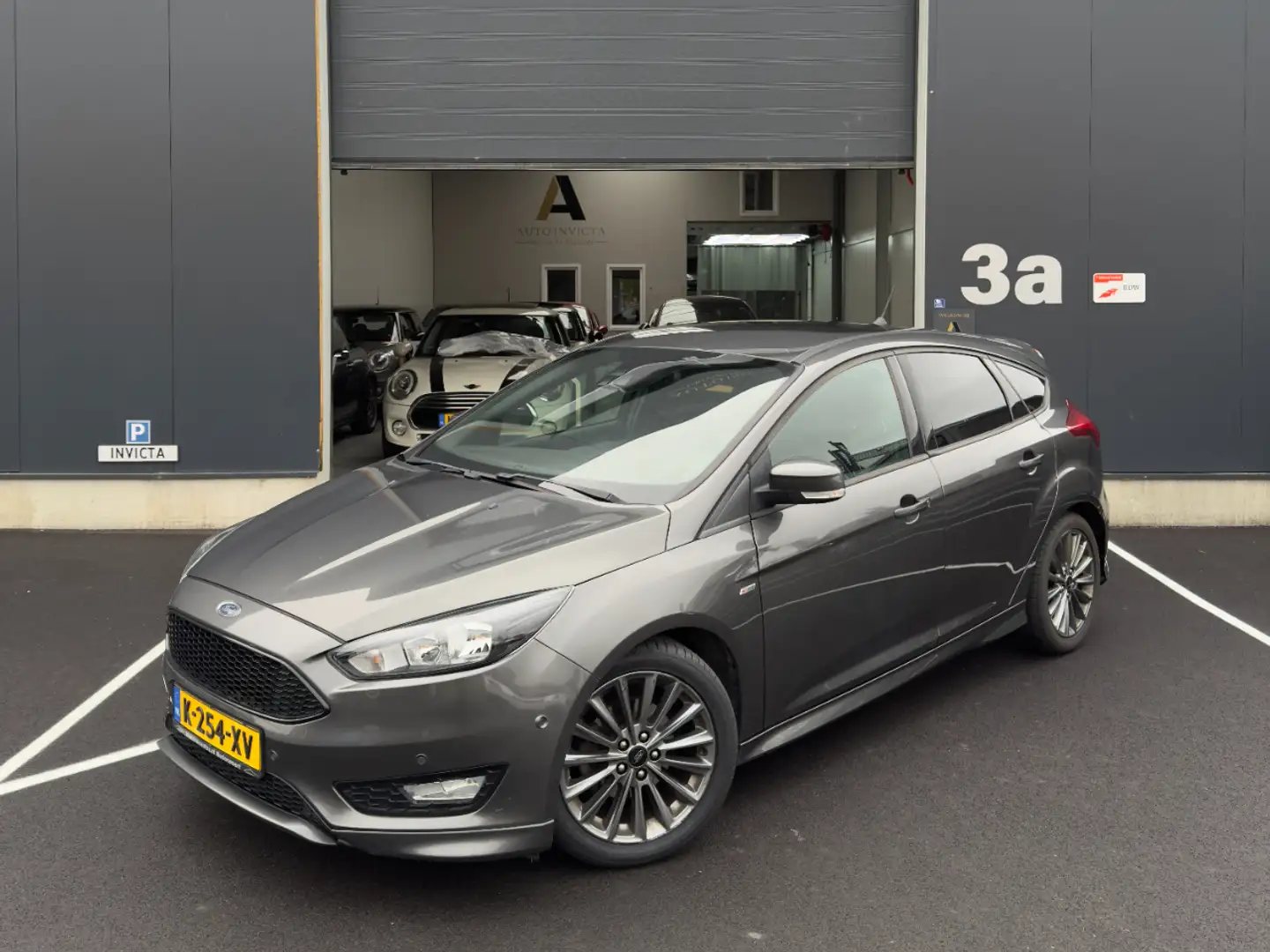 Ford Focus 1.0 EcoBoost ST Line Business Grijs - 1