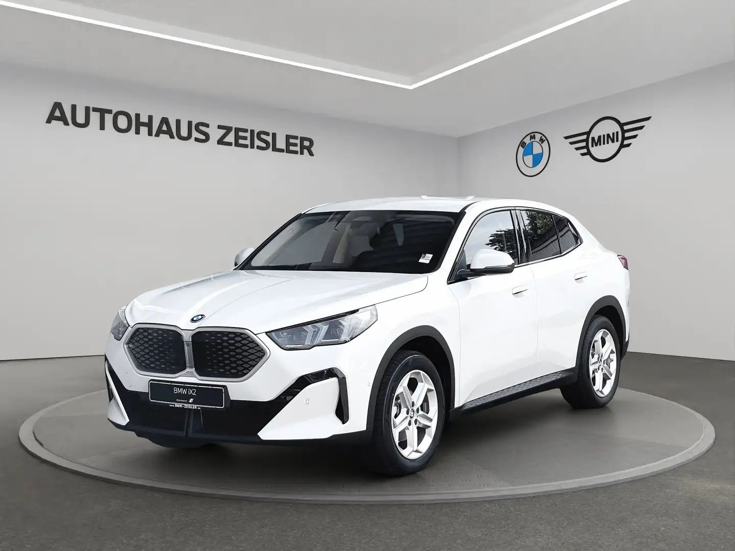 BMW iX2 eDrive20 SOFORT! 18"LM SHZ RFK Driv. Ass. Белый - 1
