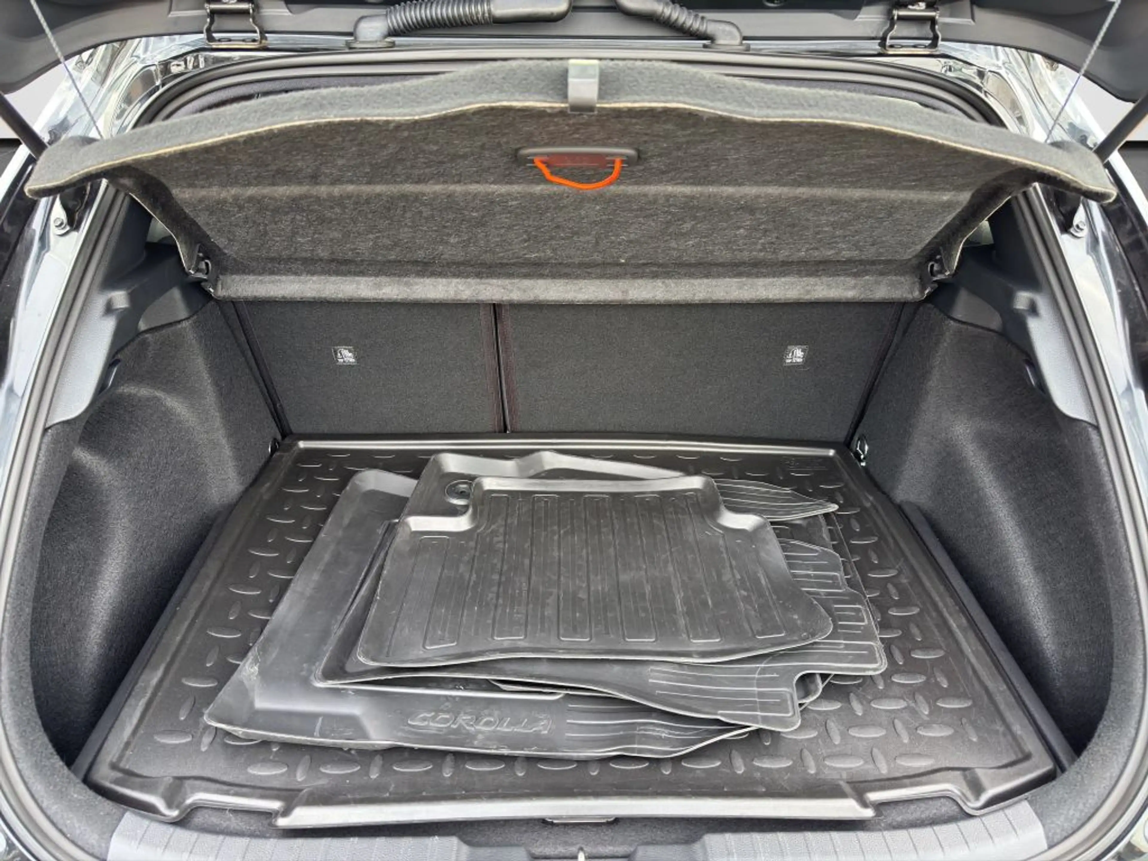 Toyota Corolla 2.0 Hybrid Team Deutschland — photo 16