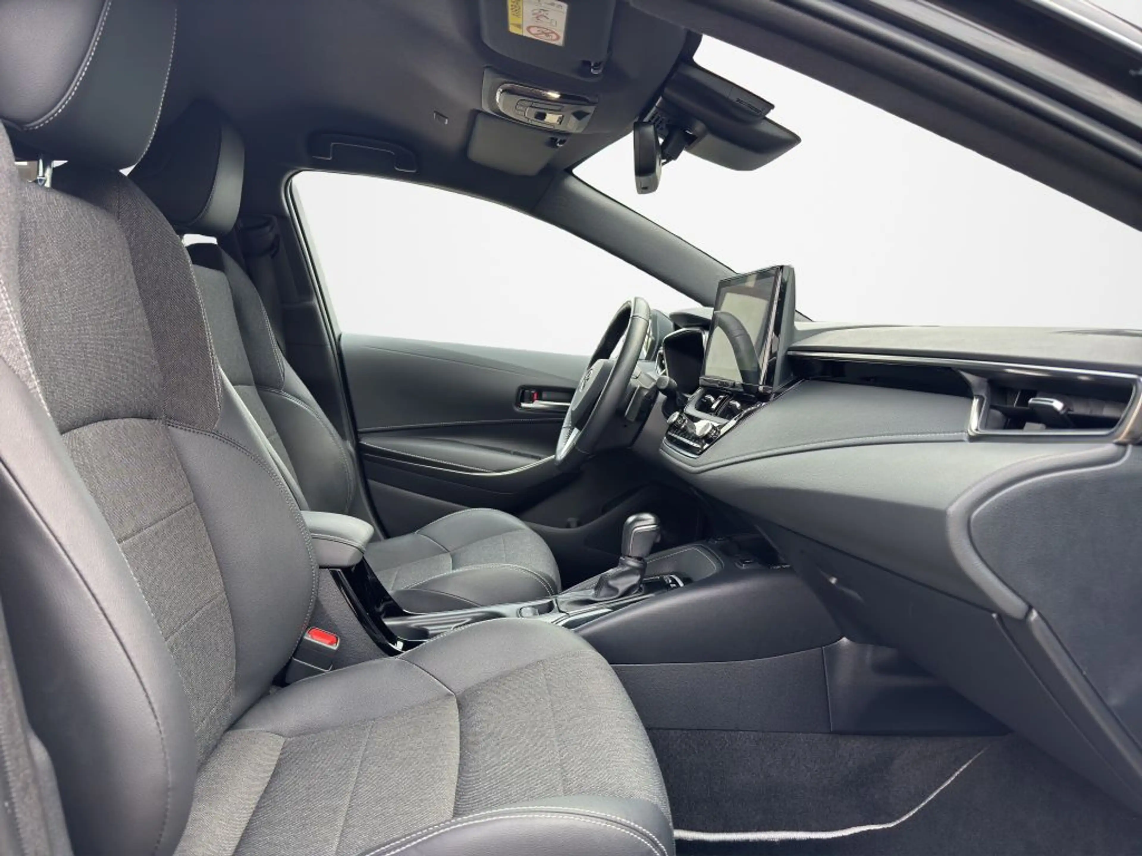 Toyota Corolla 2.0 Hybrid Team Deutschland — photo 15