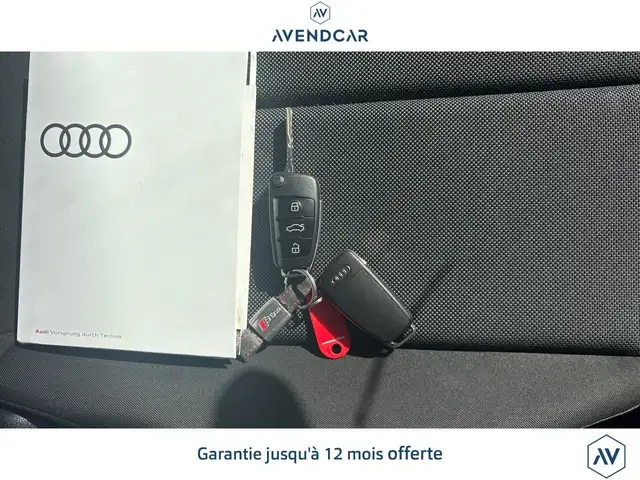 Audi Q2 view 24